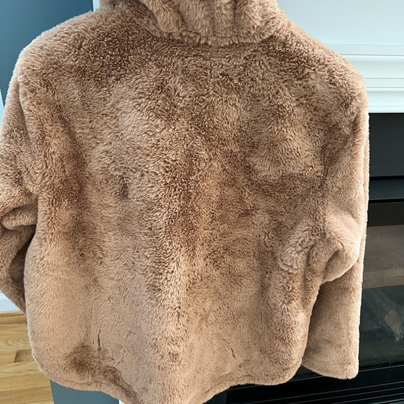 New Abercrombie Soft Faux Fur Pull Over Zipper top XL soft like mink - Picture 5 of 6